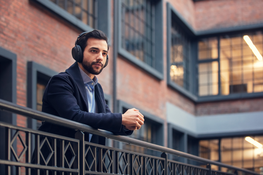 Mångsidiga EPOS ADAPT ger dig tydliga samtal oavsett var du befinner dig.