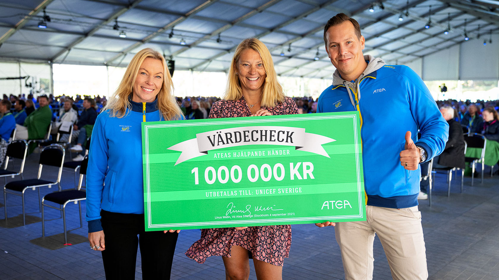 Ateas hjälpande händer skänker 1 000 000 kr till Unicef.