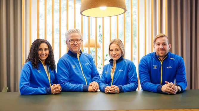 Atea-medarbetare på rad