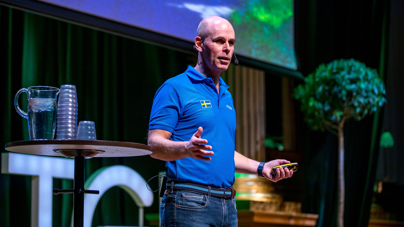 Carl-Johan Hultenheim, vd Atea Sverige på en scen