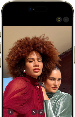 iPhone Air, sedd framifrån, Dynamic Island i mitten högt upp, funktionen Centrerat för bilder används