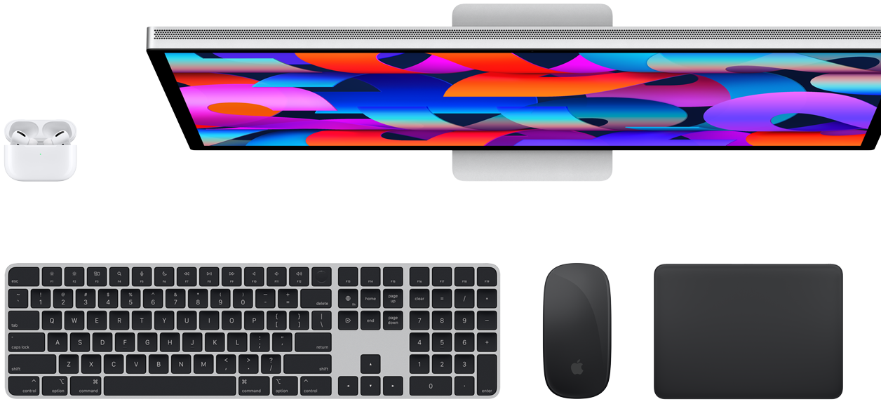 AirPods, Studio Display, Magic Keyboard, Magic Mouse och Magic Trackpad sedda ovanifrån